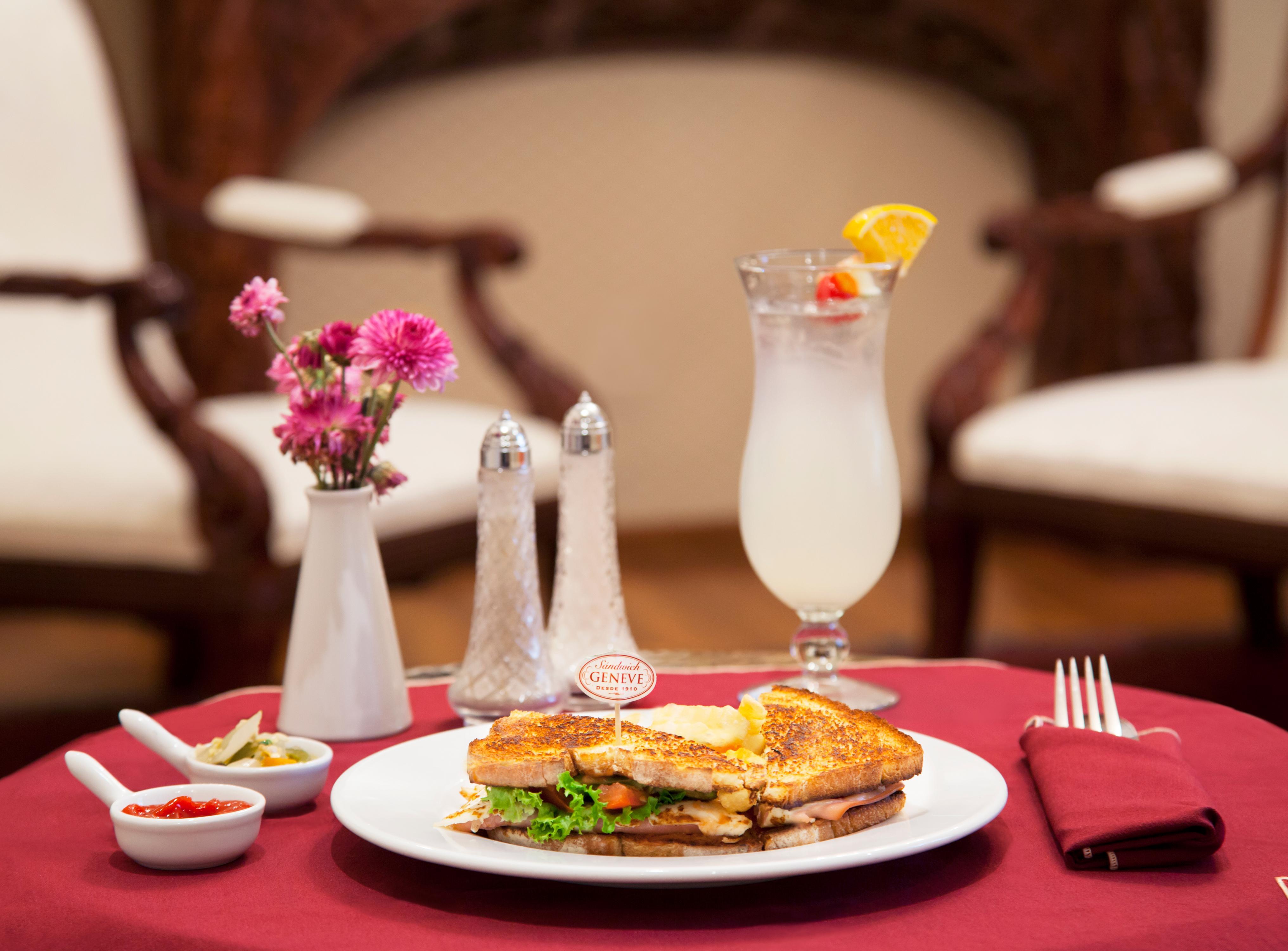 فندق جنيف مدينة مكسيكو المظهر الخارجي الصورة A table set for fine dining